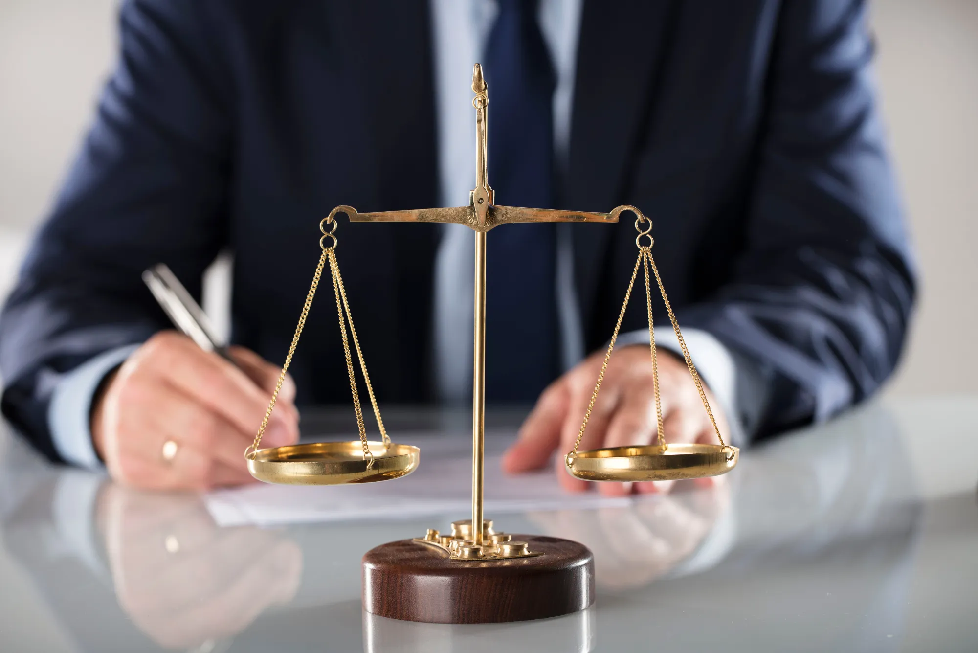 Do Labour Lawyers in Dubai Handle Gratuity Disputes
