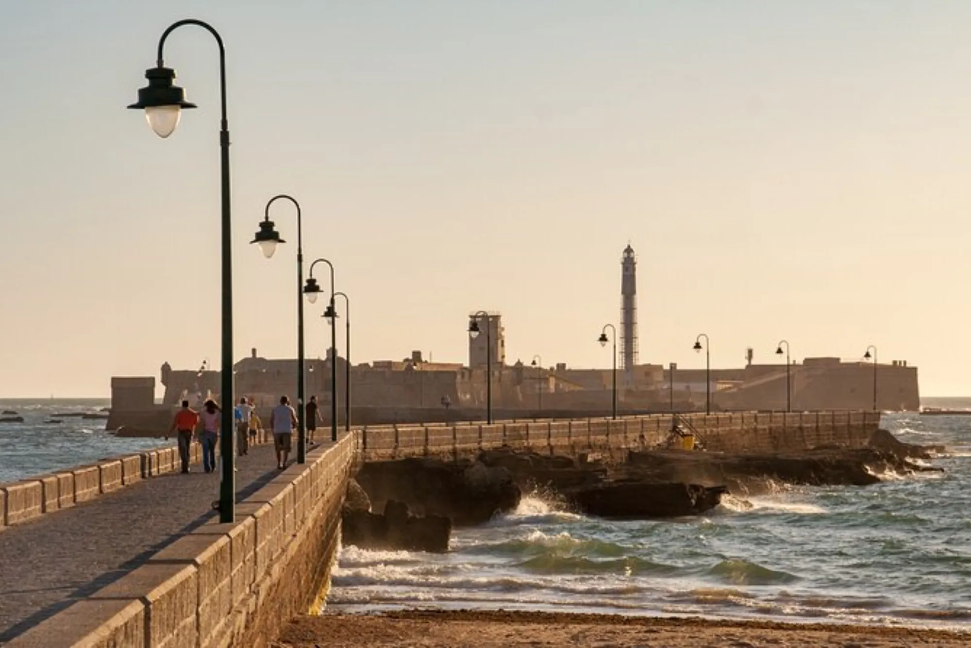 Walk Through 3 Civilizations in One Free Tour Cádiz
