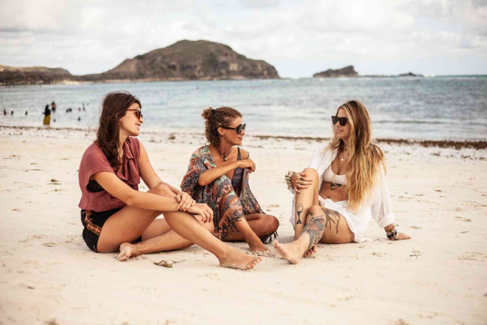 How to Make Friends While Traveling Solo